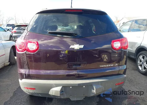 2010 Chevrolet Traverse Ls z USA, uszkodzony, nr VIN 1GNLREEDXAS128853